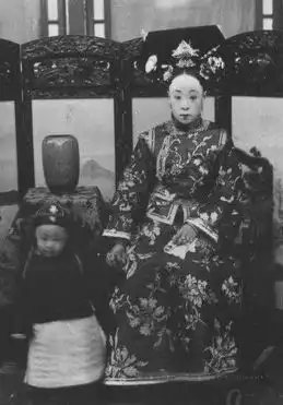 末代皇帝溥仪和他的家人们
