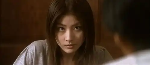 47岁知名女星上台卖唱,台下无人理采,气氛太尴尬
