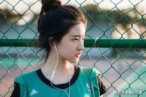 明星时尚.第一期赵露思穿小码上衣,尽显好身材,上紧下松的搭配太时尚了