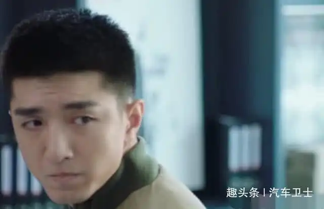 倾城时光马蜂的小动作被揭穿,厉致诚表面对他惩罚实则保护
