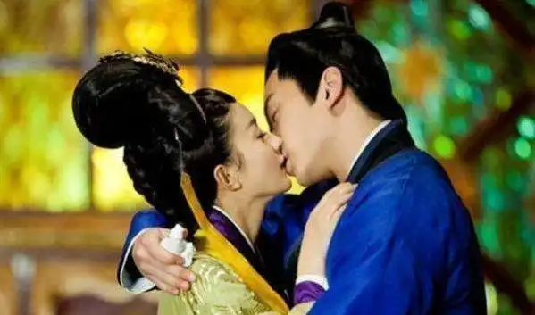 李易峰坦言我愿吻任何女星除了赵丽颖赵丽颖回应了4个字
