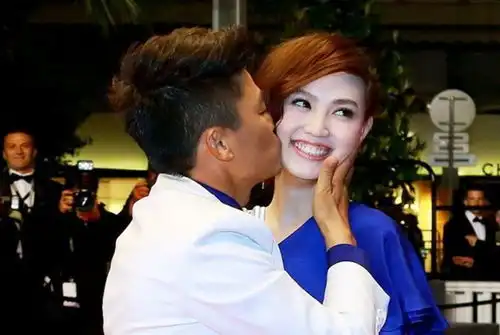 王宝强离婚4年,夫妻俩是各生欢喜,苦了分别跟着爹妈的一儿一女