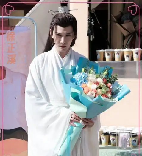 徐正溪睡觉美图出来了,五官深邃似漫画,比罗云熙还仙气
