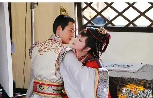 71岁老鸭头刘晓庆近照像妖精装17岁和孙