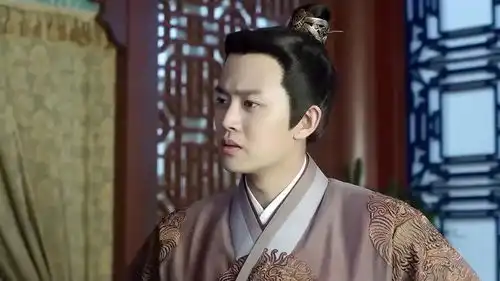 锦衣之下严世蕃强迫今夏和他洞房,今夏绝望之际,陆绎来救她
