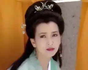 63岁赵雅芝与儿子合照似情侣网友却纷纷注意到她的脚