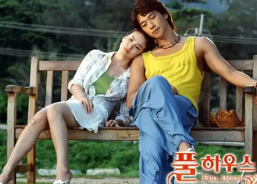 浪漫满屋再爆路透,杨超越许魏洲造型惹眼,满满泰剧既视感
