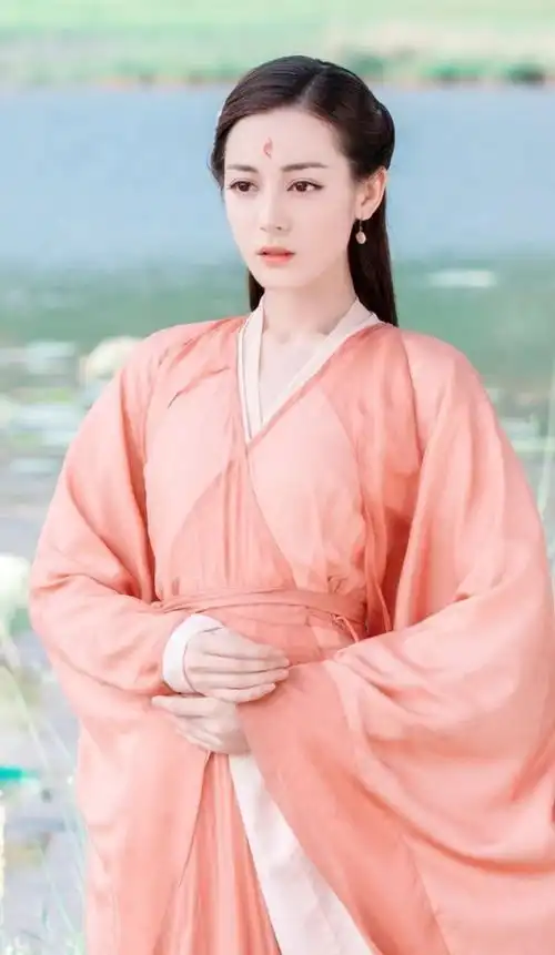 迪丽热巴拒演清宫第一美人香妃,有一个角色最令她心动
