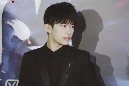 又见千玺的名品侧颜