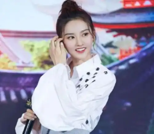 连姓都改了的明星,宋祖儿原来不姓宋,最后一位骗了大家48年