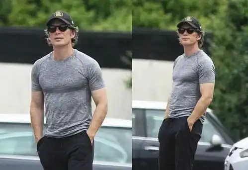 胸肌明显浴血黑帮奥本海默男主酷帅出街
