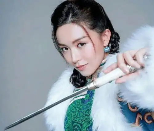 谢霆锋见她都一见钟情,陈冠希也曾追过她,现在已经年轻貌美
