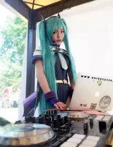粉丝力挺初音速cos轮滑公主现身西湖音乐节
