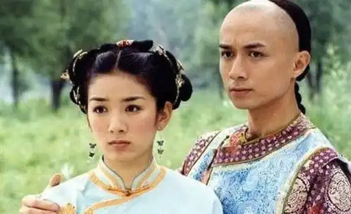 演完还珠格格21年后演少年白马醉春风,47岁的她差点让人认不出