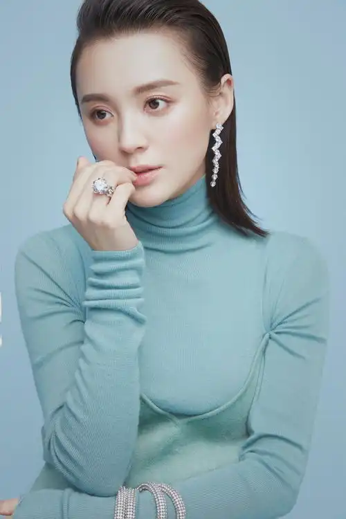 赵文卓新剧低调开机,女主是谈判官中的她
