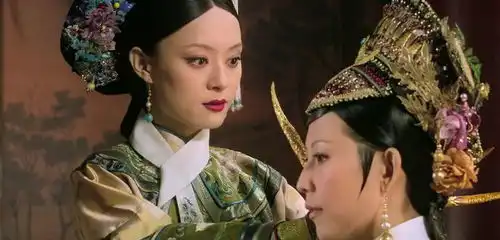 皇帝用半幅皇后仪仗接甄嬛回宫,宜修就用簪花礼仪叫甄嬛认清身份

