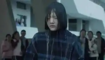 悲伤逆流成河原著中易遥比电影中的还惨,流产无人照顾还被暴打
