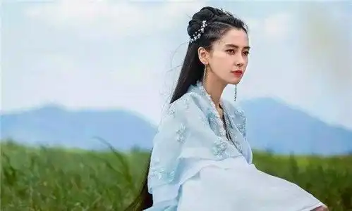 她本是一名乐伎,凭一双美脚迷倒皇帝,没想到仅3年竟让皇帝倒台
