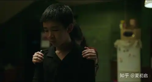 隐秘的角落里周春红是个怎样的角色,有一个控制欲强的母亲是一种什么体验