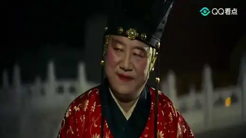 满城尽带黄金甲美女低胸装夜闯皇宫,被蒙面杀手追杀,真养眼
