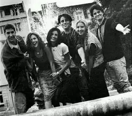 求老友记里rachel当服务员时的剧照