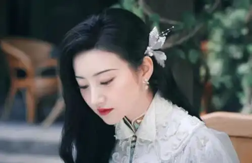 同是被嘲资源咖,景甜凭司藤翻身,她6年演15部剧都没火