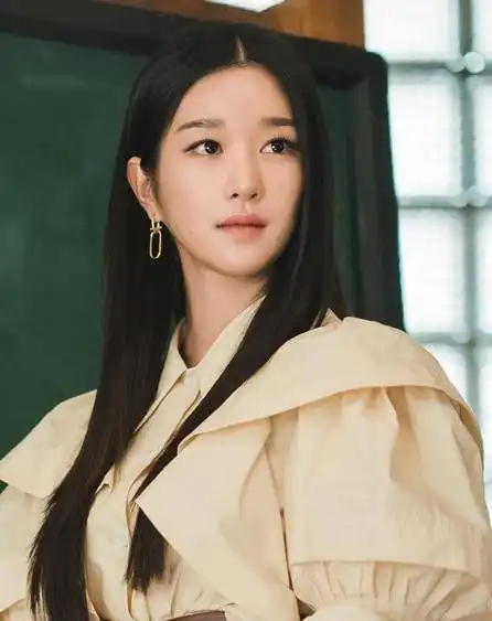 36岁金秀贤否认恋上24岁金赛纶曾暗恋大7岁全智贤,捧红徐睿知