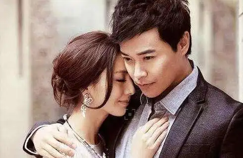 她曾公开告白陈思诚,转身却嫁亿万富豪,生下女儿后悔不当初
