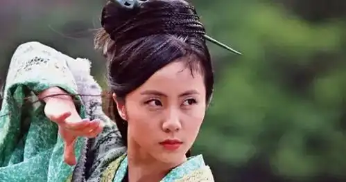 仙剑1重聚,孙莉从胡歌女友演到丈母娘,而她却是反着来的