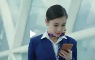 中国机长剧照多处穿帮被质疑专业度,官微回应,杨颖角色成谜