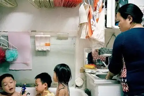 美国华人的心路历程,男女混住拥挤公寓,为何不愿回国发展
