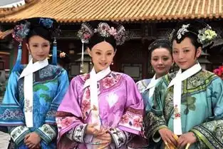 甄嬛传神奇的赏花剧照,左边妃嫔笑到最后,右边全部提前下线
