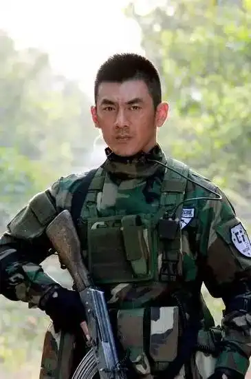 二十位男星军装照,谁是你心目中的男神