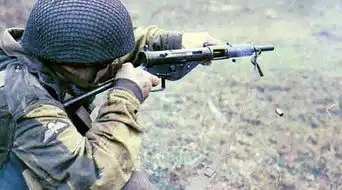 产量巨大毛病不少颜值负分广泛装备,司登冲锋枪
