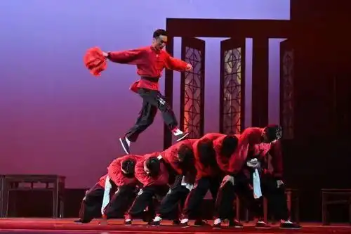 燃情鸿胜馆回佛山粤剧舞台上演功夫大片,鸿胜馆馆长大赞更有气势
