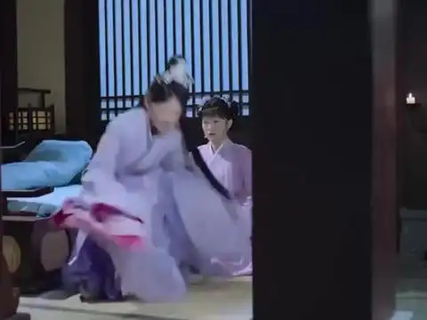 双世宠妃韦将军就是想让皇上对墨连城起疑,瓦解掉他们的信任
