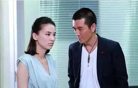 曾被周星驰捧红的她,因为一段爱情跌入谷底,如今活得精彩