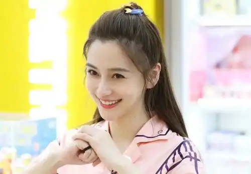 瘪胸壮实五五分,女星的身材硬伤又虐又真实,看完立马自信了