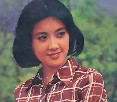 看见71岁朱琳老去的模样,才发现素颜时代的第一美女果然名不虚传