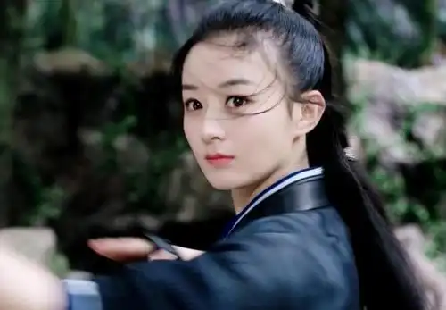 有翡曝光新剧照,赵丽颖眼中含泪少女感十足,王一博扮相惊艳
