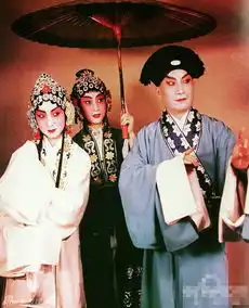 组图国粹舞台上的白娘子美丽多情功夫了得
