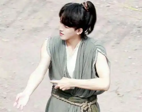 斗破苍穹2开拍,何洛洛炎帝路透照曝光,暴露其真实演技
