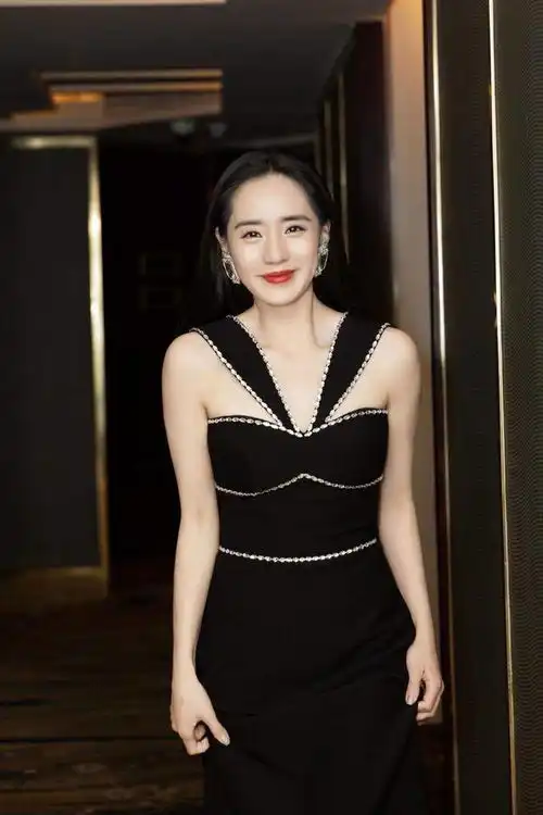 王智,夏洛特烦恼里的秋雅,宅男女神
