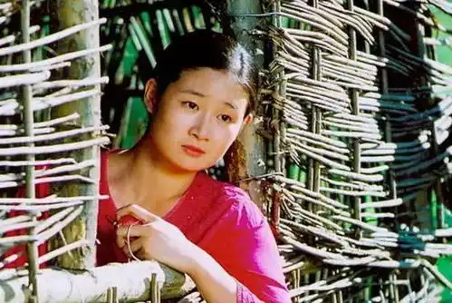 离开赵本山16年后,40岁的王小蒙王亚彬,已经走上另一条大道
