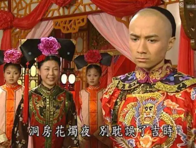 若他还在世,阿哥哪敢欺负小燕子,太后也会变尊重,更没知画啥事
