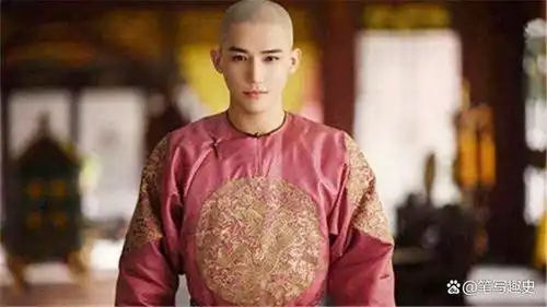 他是康熙的老来子,比乾隆还小5岁,雍正将其当儿子养
