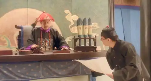 三个儿子外出经商,两位儿媳都说公公的好,小儿媳为何悬梁自尽