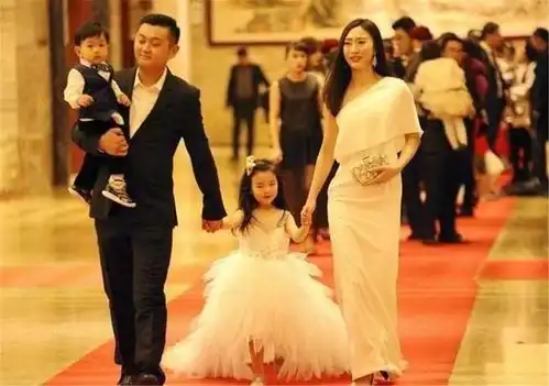 幼儿园年会成攀比现场老师能入园的都不差钱,别瞎操心
