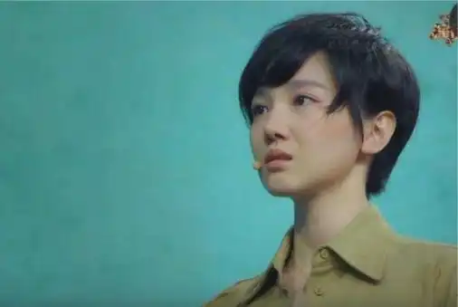 如懿传五女星女扮男装,周迅英气董洁甜美,她却与鹿晗神似