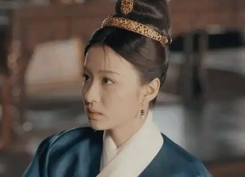 尚食苏月华作为小宫女,屡次挑战权威,始终安然无恙,当真幸运